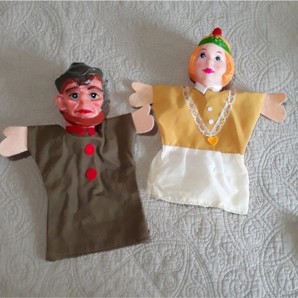 Mr. Rodgers Neighborhood Hand puppets The‎ king and Queen from